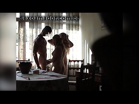 ❤️ جنسی دوست ایک دیو آدمی اور اس کے ساتھ ایک تھریسم کو مدعو کرتے ہیں۔ ❤❌ سیکس